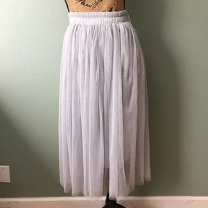 NWT size small gray tulle midi skirt!